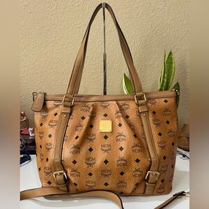 MCM COGNAC VISETOS TOTE WITH LONG STRAP. EXCELLENT CONDITION 😍